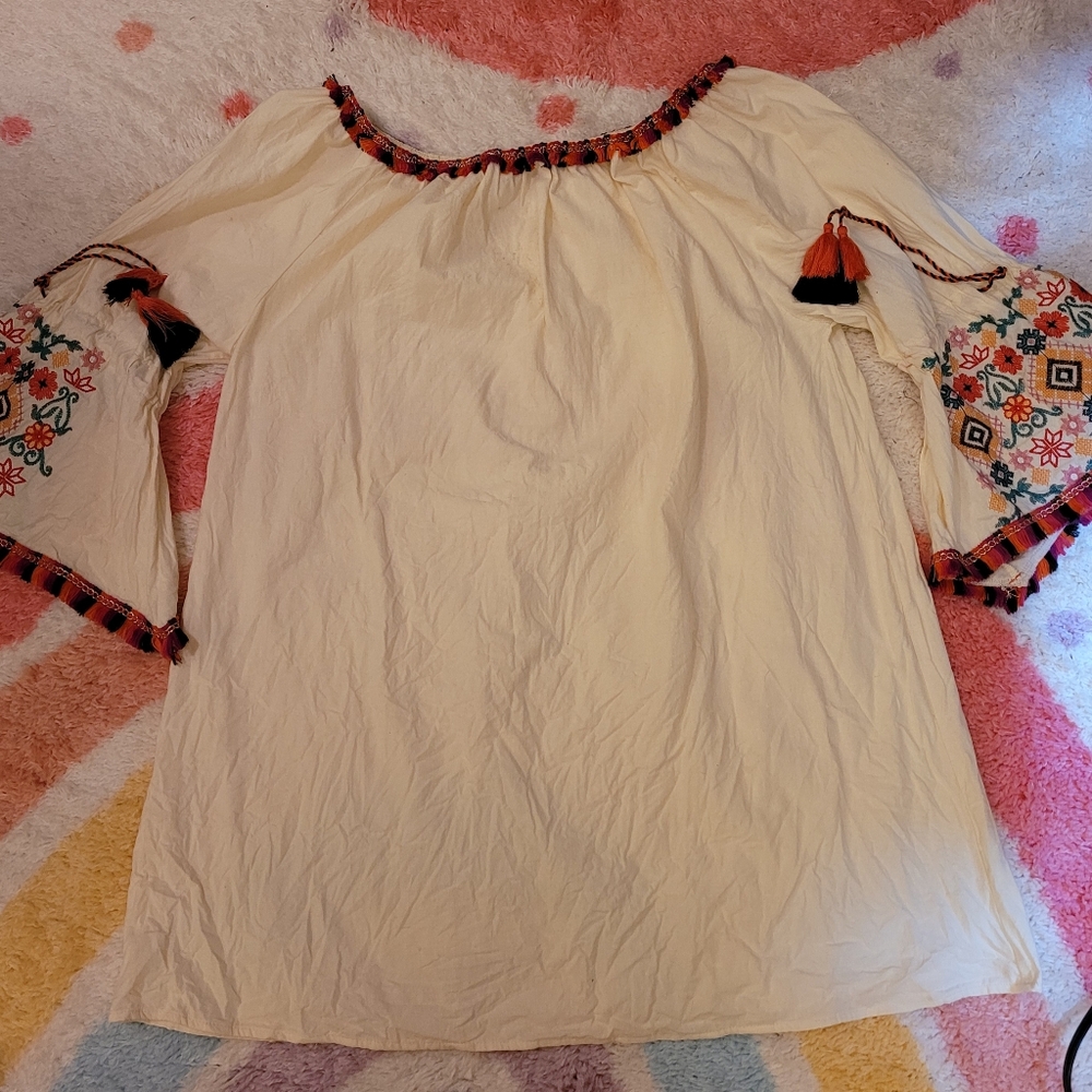 XXXLG Velzera dress Beige with fringe at collar and sleeves and embroidery
